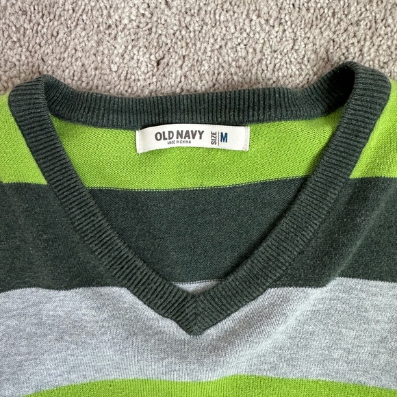 Old Navy men’s v neck sweater, size medium - Picture 2 of 5